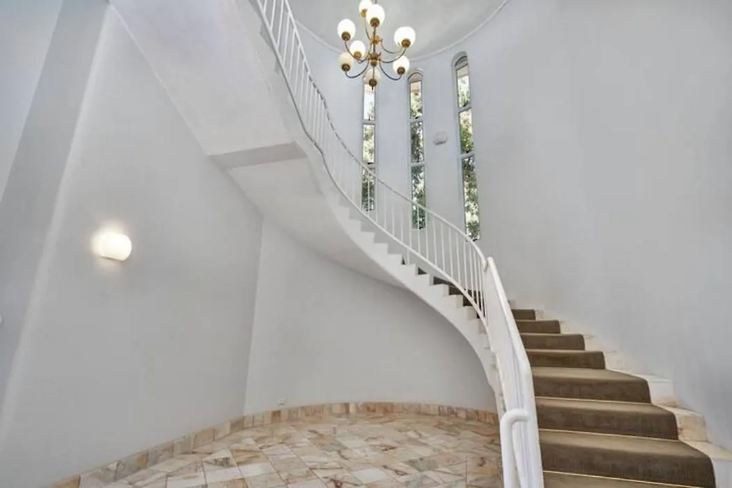 Castle In The Sky Villa Bayview Heights