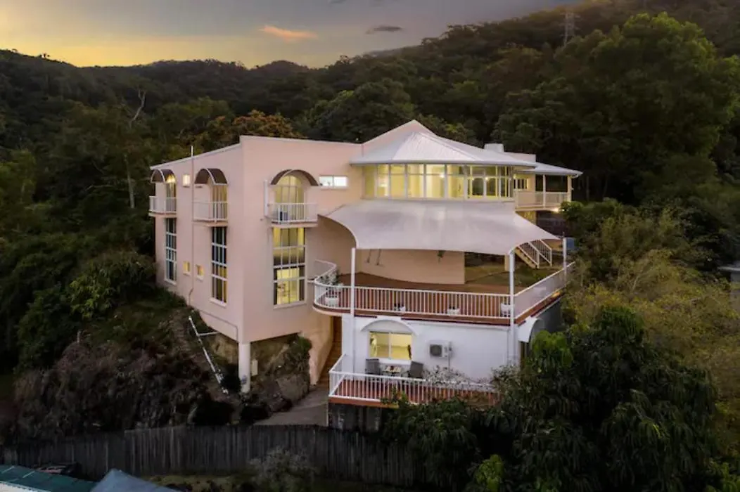 Castle In The Sky Villa Bayview Heights Holiday home