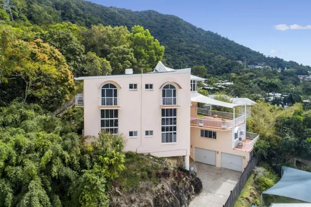 Castle In The Sky Villa Bayview Heights 0*,  Australia